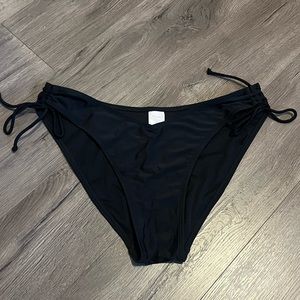 Xhilaration Swimsuit Bottoms • Women’s XL • Black